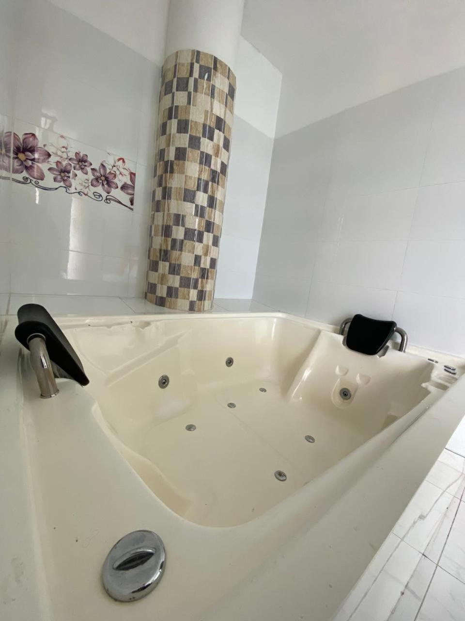 Hotel Suite Royal Melgar Exterior foto